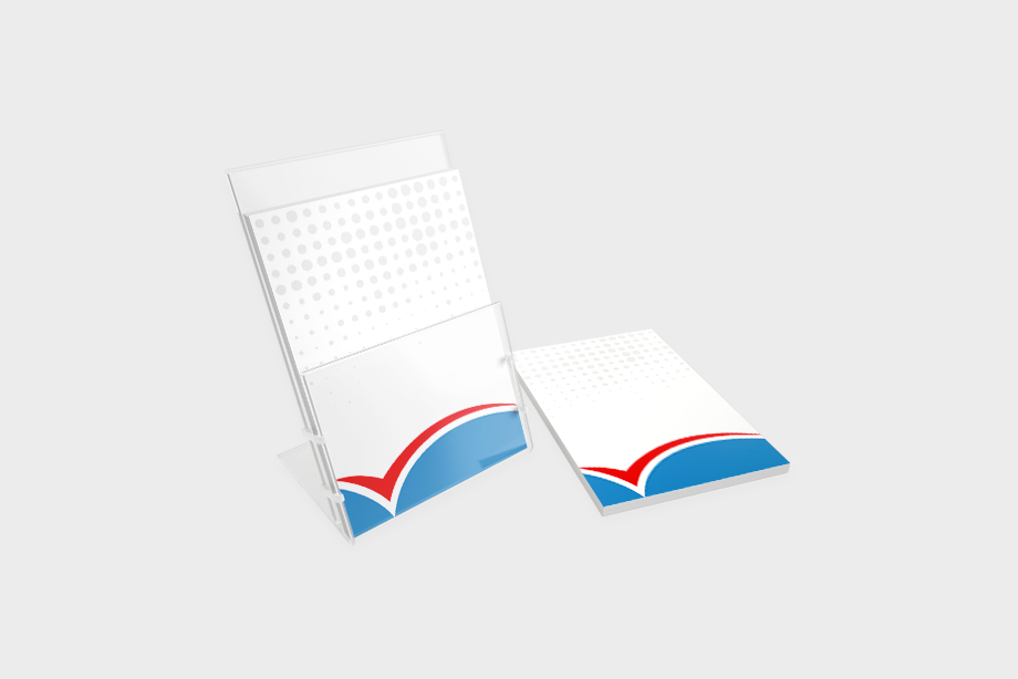 Flyer drucken lassen – im Präsentationsständer dargestellt für eine anschauliche Produktpräsentation